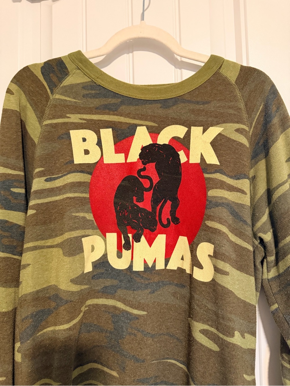 Alternative Black Pumas Band Olive Green Camo Band Graphic Sweatshirt Size Small